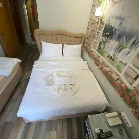 Redamancy מלון 2*